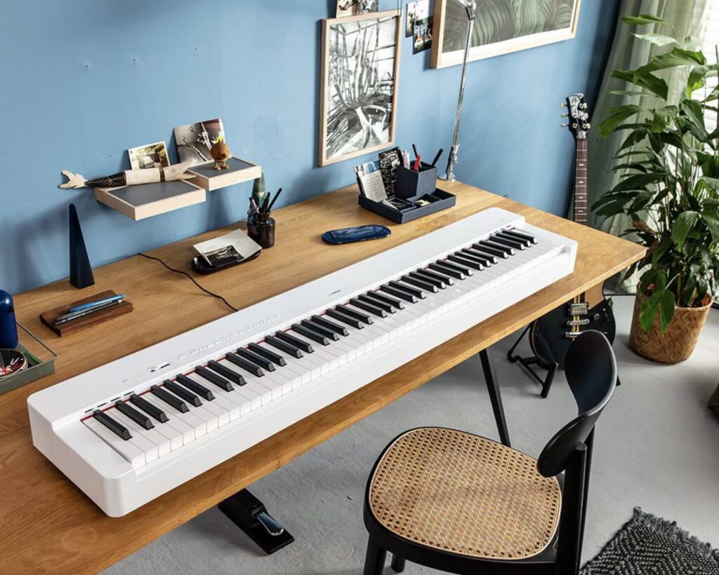 YAMAHA P-225