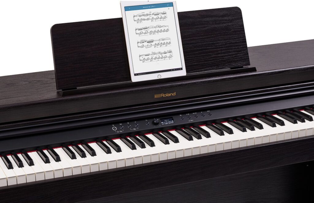 Roland-FP701